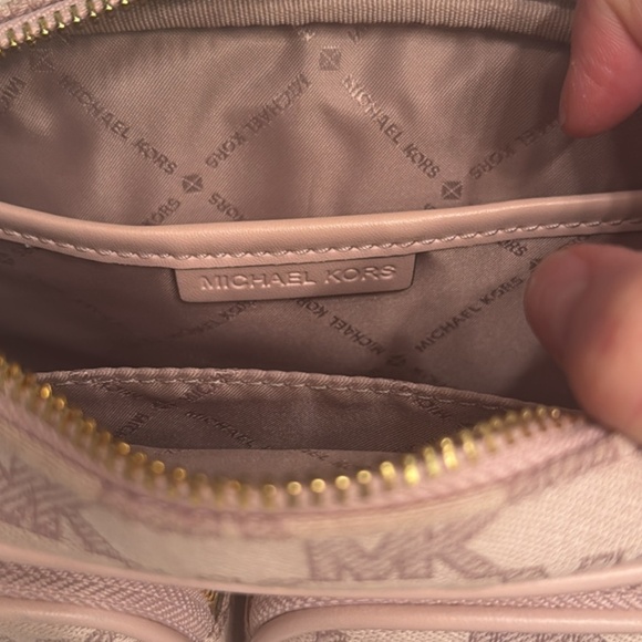 Michael Kors purse - Picture 2 of 4